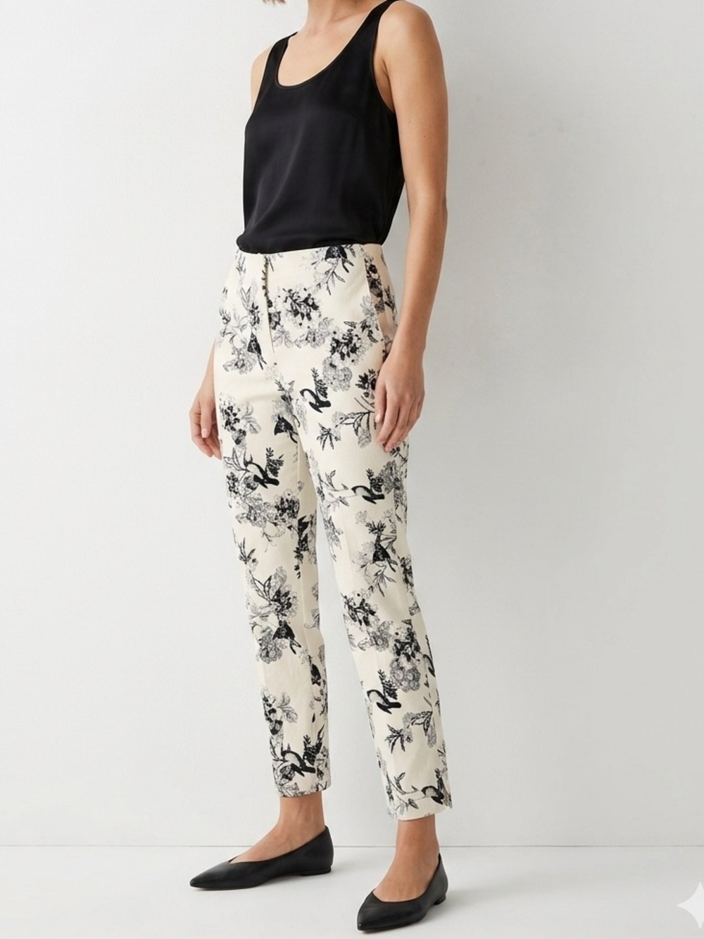 🔥$10 FINAL PRICE🔥 Who What Wear Cream Black Floral High Rise Ankle Pants❤️